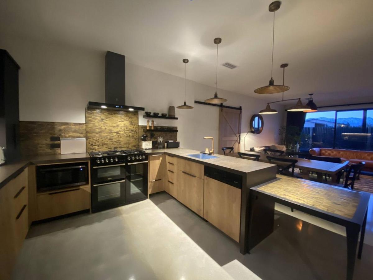 Black Stilt Retreat, Stunning Luxury Property Twizel Luaran gambar